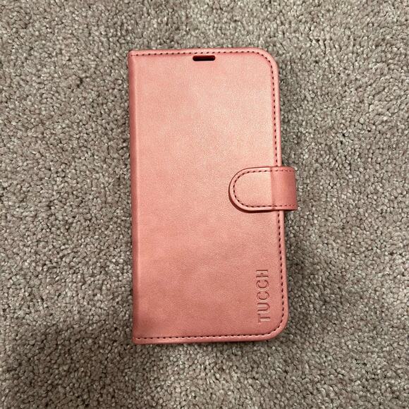 NWB Tucch Take the World Phone Case for iPhone 15 6.1 Inch Pink Leather - Picture 3 of 6